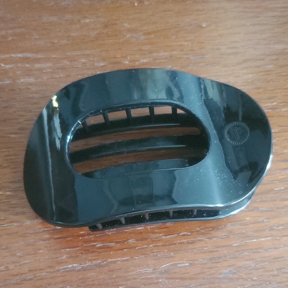 Black Hair Claw Clip for Women - Sleek Everyday Hold